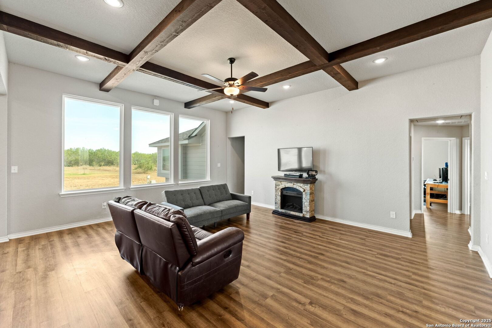 1141 County Road 337 Charlotte TX 78011