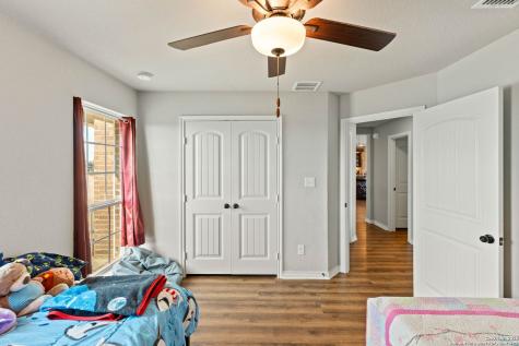 1141 County Road 337 Charlotte TX 78011