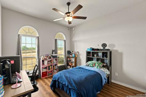 1141 County Road 337 Charlotte TX 78011