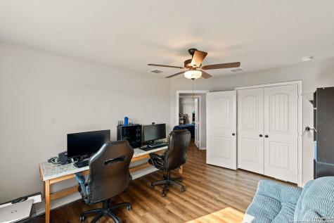 1141 County Road 337 Charlotte TX 78011