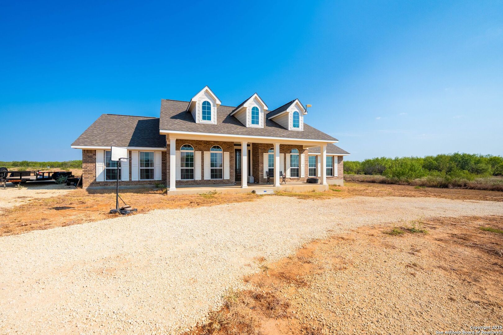 1141 County Road 337 Charlotte TX 78011