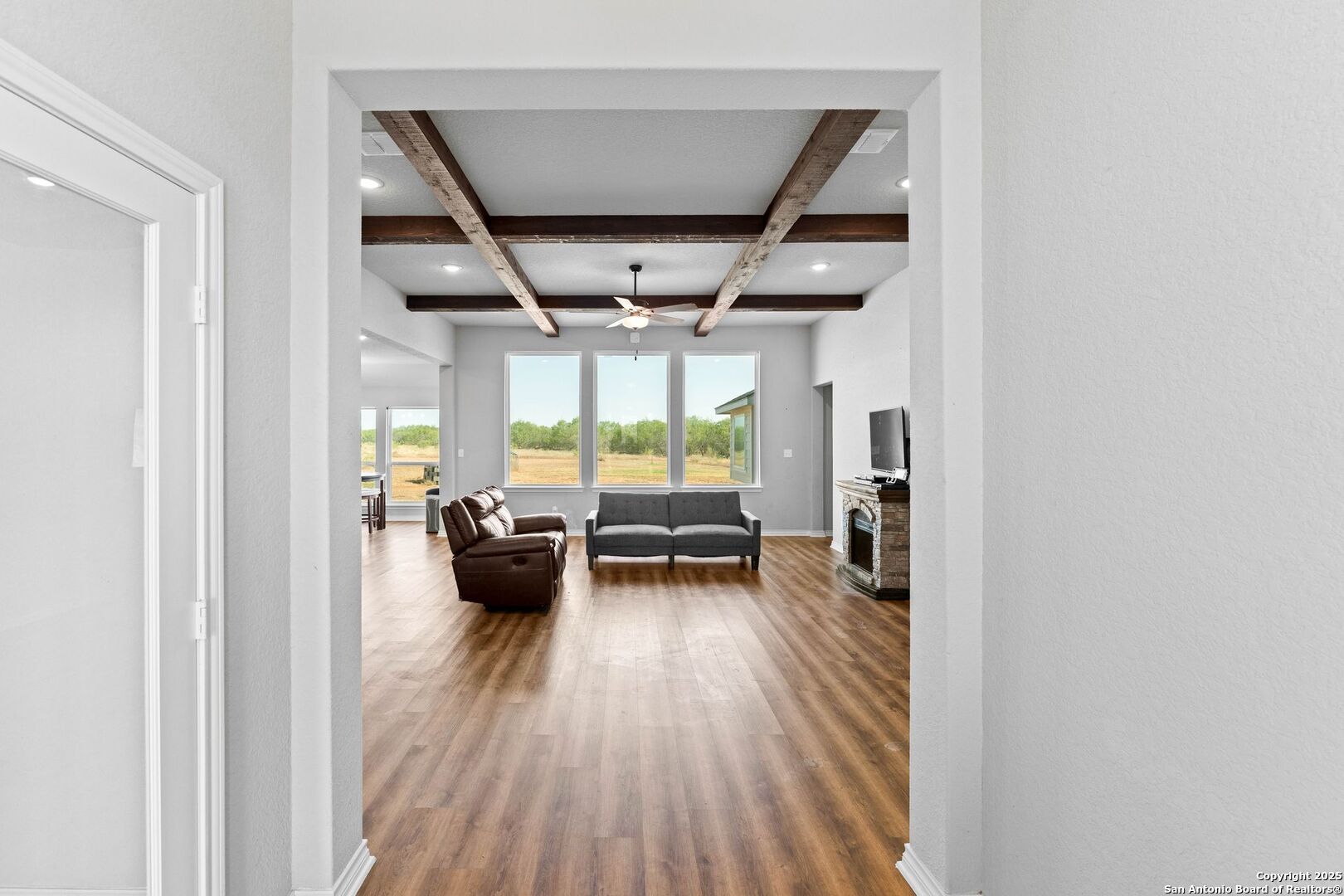 1141 County Road 337 Charlotte TX 78011