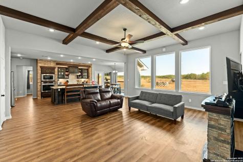 1141 County Road 337 Charlotte TX 78011