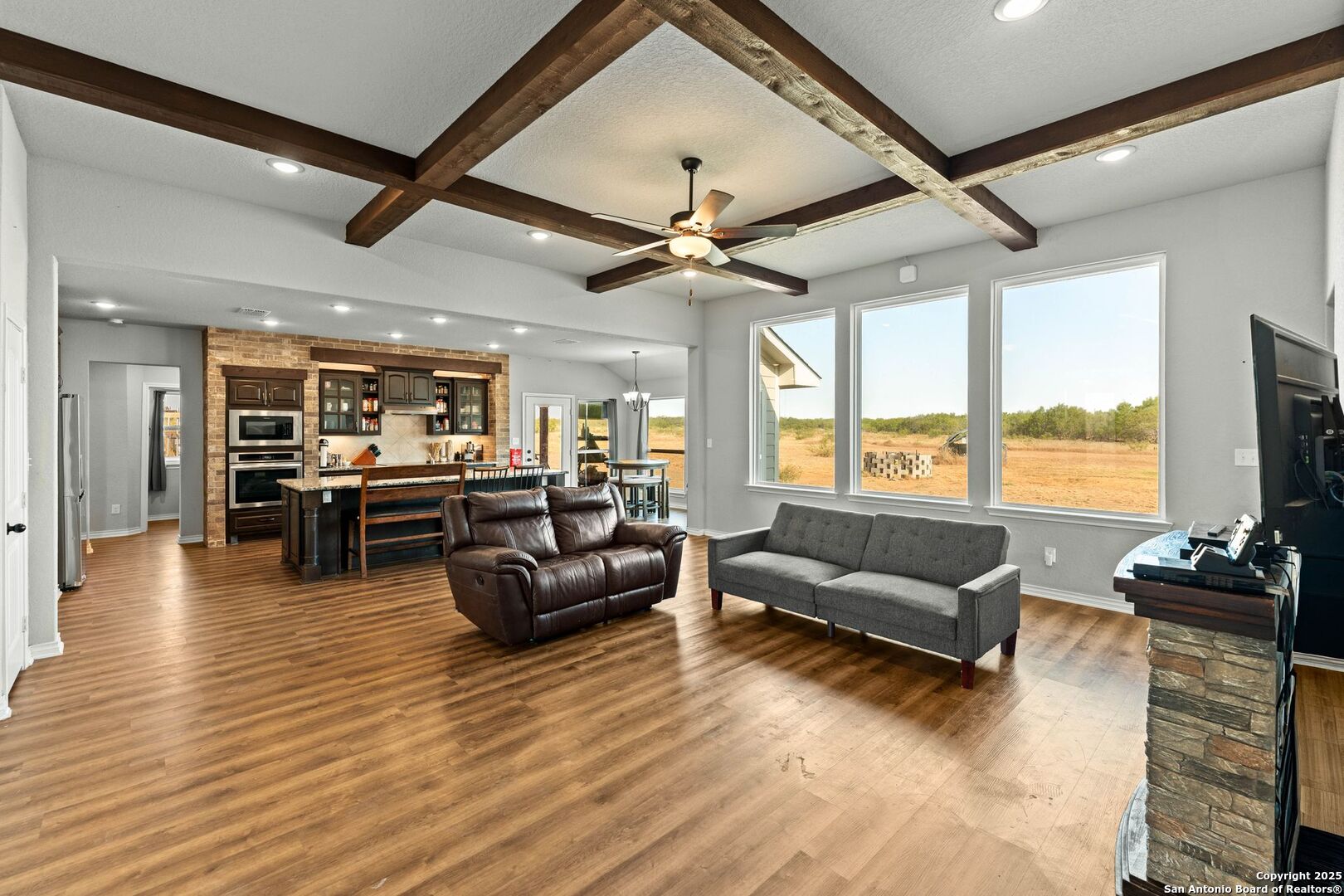 1141 County Road 337 Charlotte TX 78011