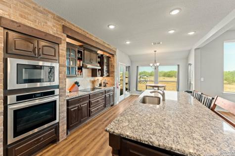 1141 County Road 337 Charlotte TX 78011