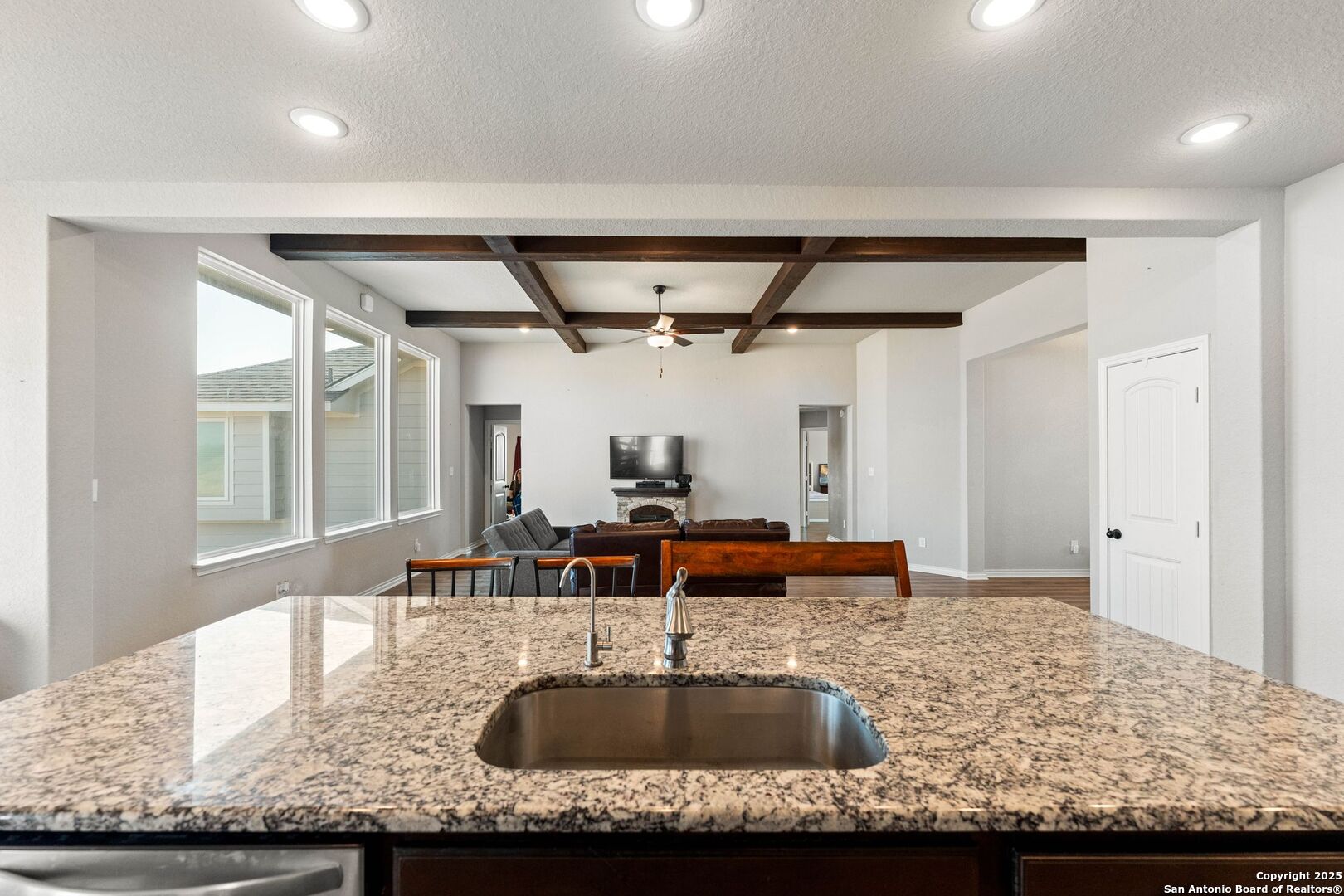 1141 County Road 337 Charlotte TX 78011