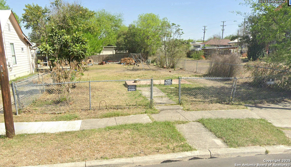 1019 E Crockett Street San Antonio TX 78202