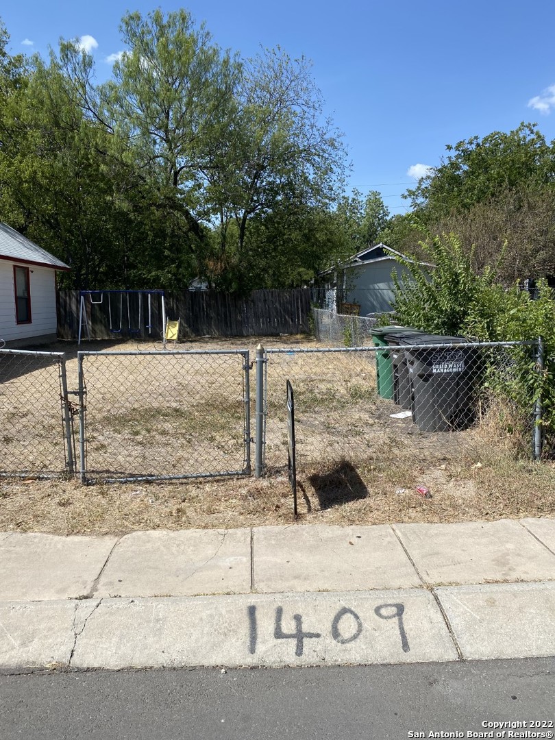 1409 Montezuma Street San Antonio TX 78207