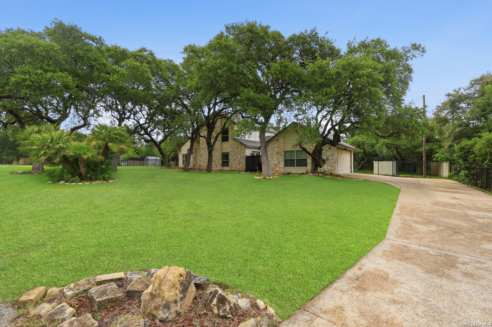 8430 Twisted Oaks Garden Ridge TX 78266