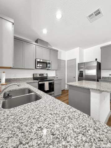 2045 Silver Oaks San Antonio TX 78213