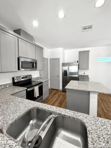 2045 Silver Oaks San Antonio TX 78213