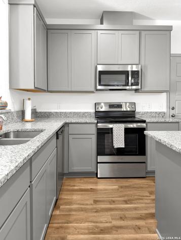 2045 Silver Oaks San Antonio TX 78213