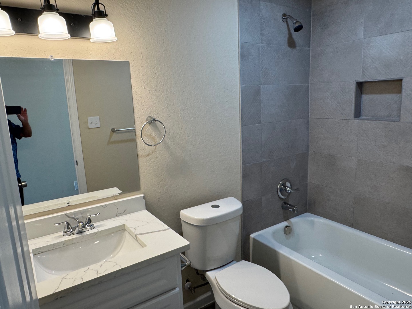 450 County Road 679 Natalia TX 78059