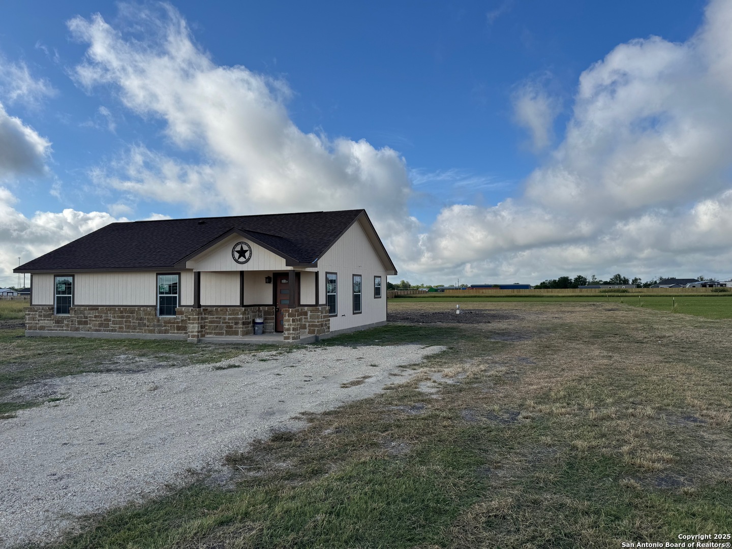 450 County Road 679 Natalia TX 78059