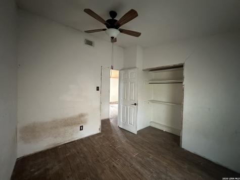 122 Pleasant Valley San Antonio TX 78227