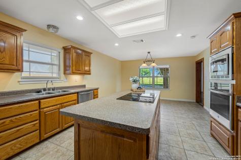 2387 Fm 537 Floresville TX 78114