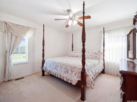 908 N Mansfield Street Pleasanton TX 78064