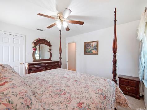 908 N Mansfield Street Pleasanton TX 78064