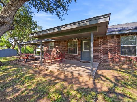 908 N Mansfield Street Pleasanton TX 78064