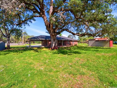 908 N Mansfield Street Pleasanton TX 78064