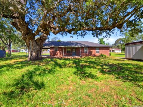 908 N Mansfield Street Pleasanton TX 78064