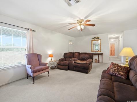 908 N Mansfield Street Pleasanton TX 78064