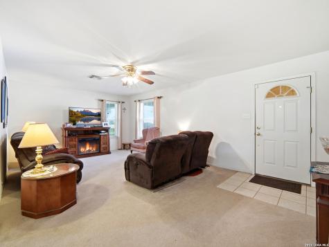 908 N Mansfield Street Pleasanton TX 78064