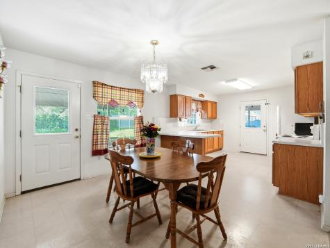 908 N Mansfield Street Pleasanton TX 78064