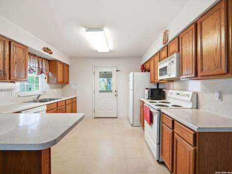 908 N Mansfield Street Pleasanton TX 78064