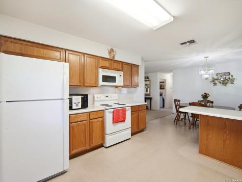 908 N Mansfield Street Pleasanton TX 78064