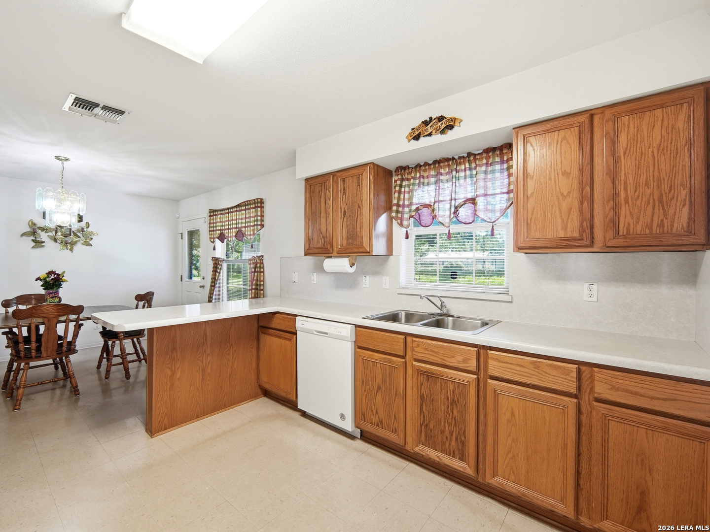 908 N Mansfield Street Pleasanton TX 78064