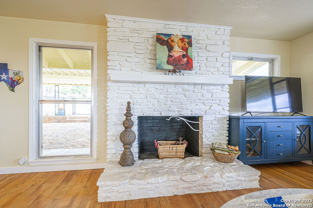 100 Kings Cottonwood Shores TX 78657