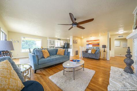 100 Kings Cottonwood Shores TX 78657