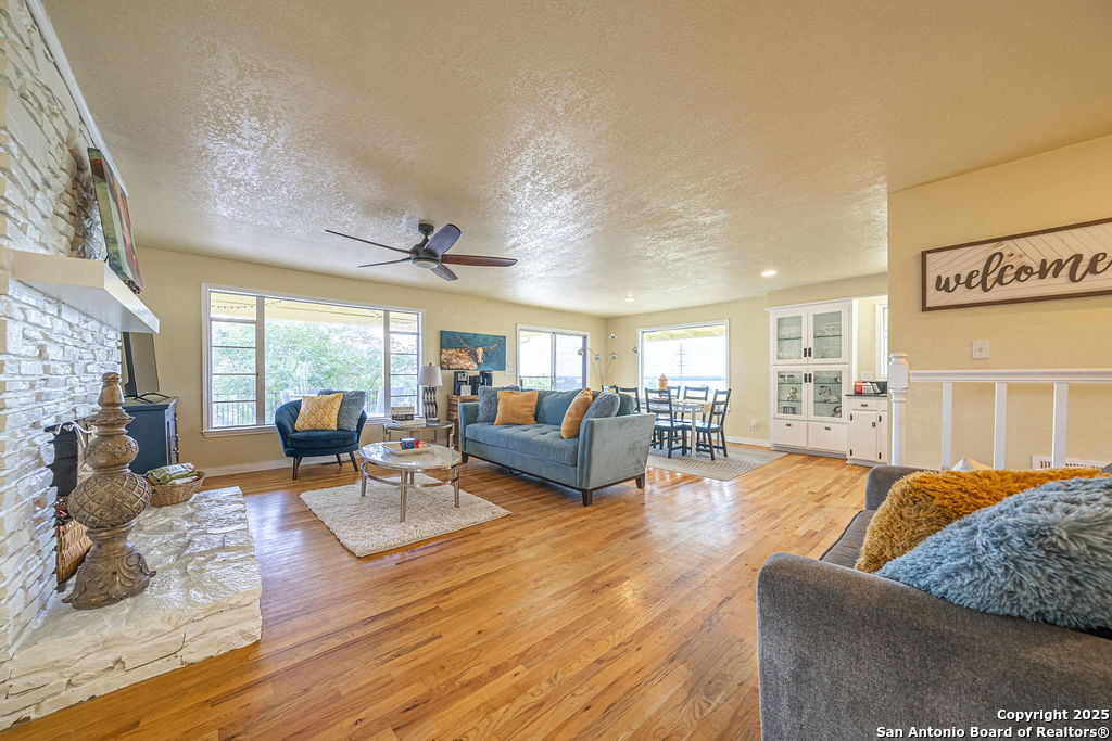 100 Kings Cottonwood Shores TX 78657