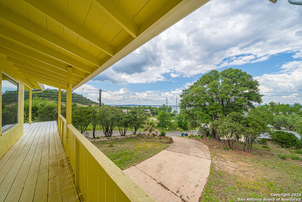 100 Kings Cottonwood Shores TX 78657