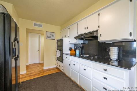100 Kings Cottonwood Shores TX 78657