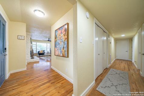 100 Kings Cottonwood Shores TX 78657