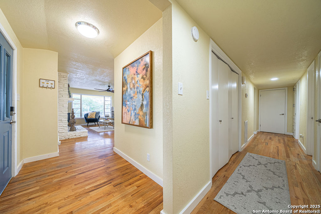 100 Kings Cottonwood Shores TX 78657
