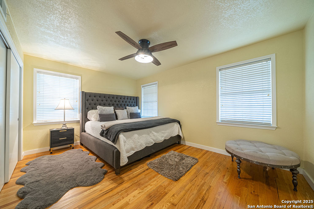 100 Kings Cottonwood Shores TX 78657