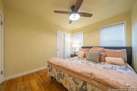 100 Kings Cottonwood Shores TX 78657
