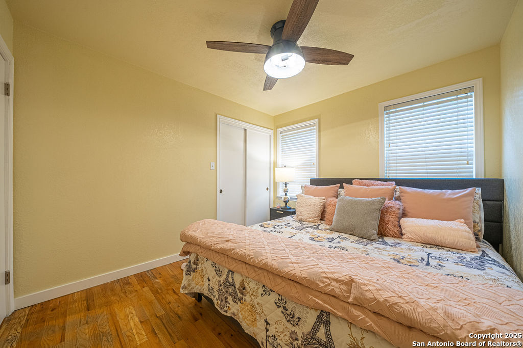 100 Kings Cottonwood Shores TX 78657