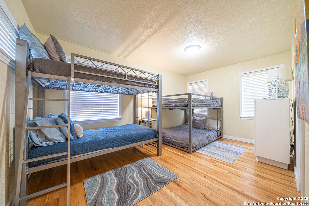 100 Kings Cottonwood Shores TX 78657