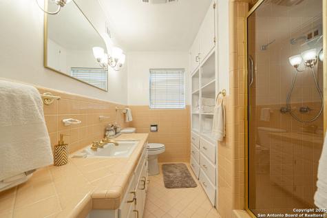 100 Kings Cottonwood Shores TX 78657