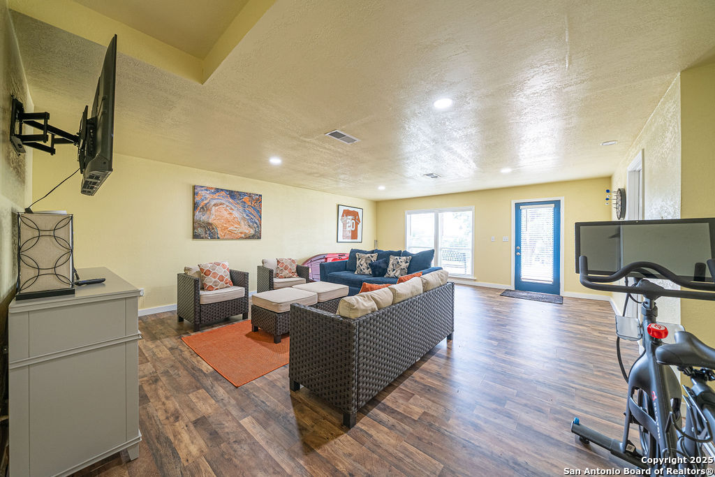 100 Kings Cottonwood Shores TX 78657