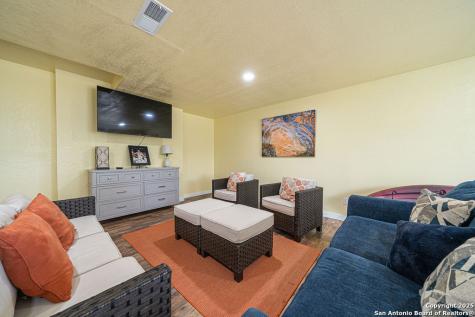 100 Kings Cottonwood Shores TX 78657