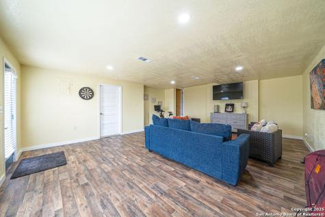 100 Kings Cottonwood Shores TX 78657