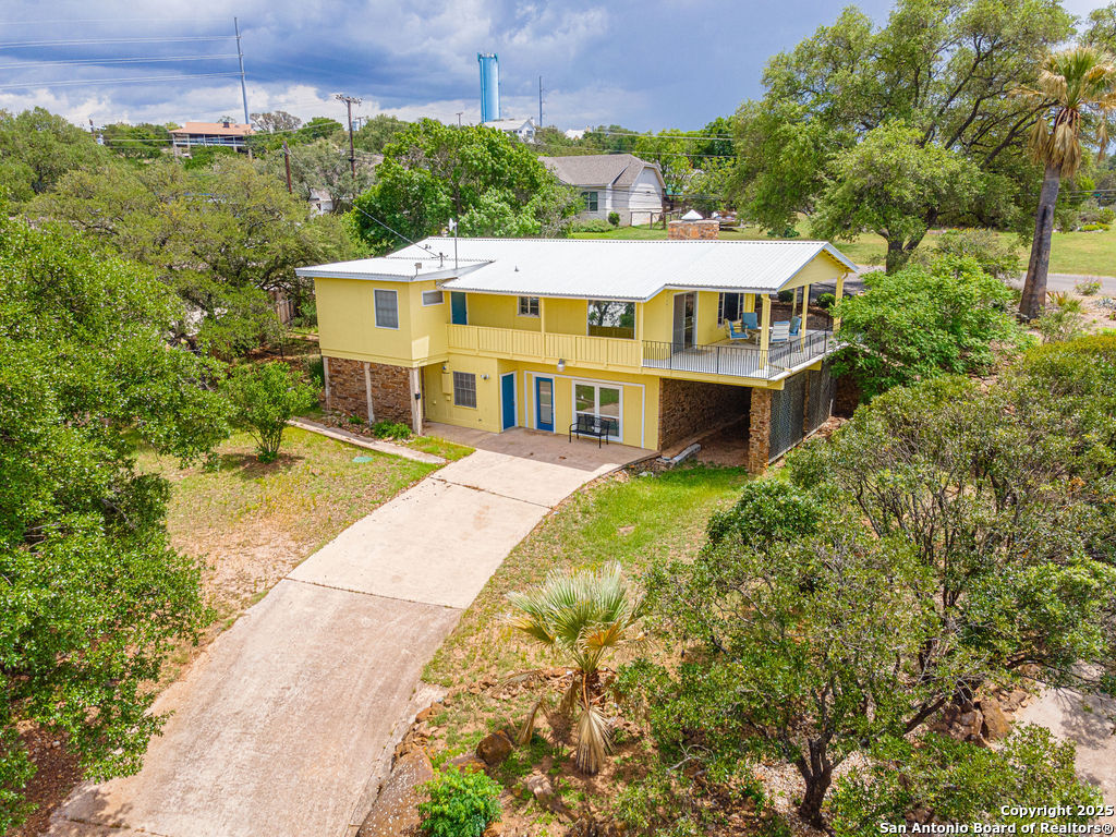 100 Kings Cottonwood Shores TX 78657