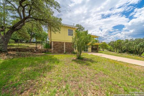 100 Kings Cottonwood Shores TX 78657