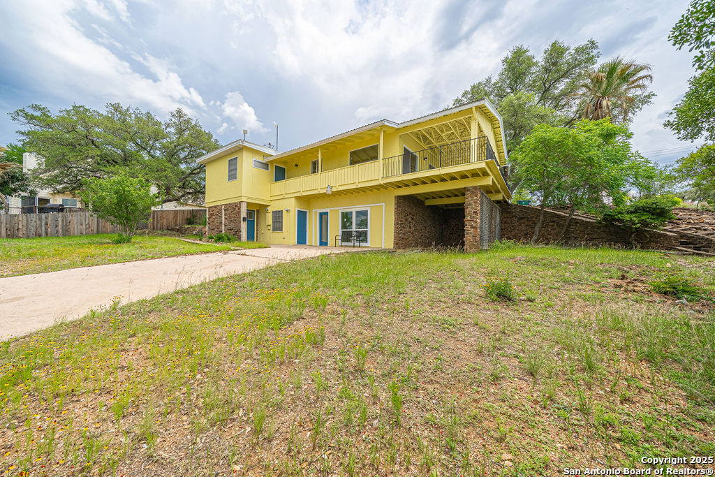 100 Kings Cottonwood Shores TX 78657