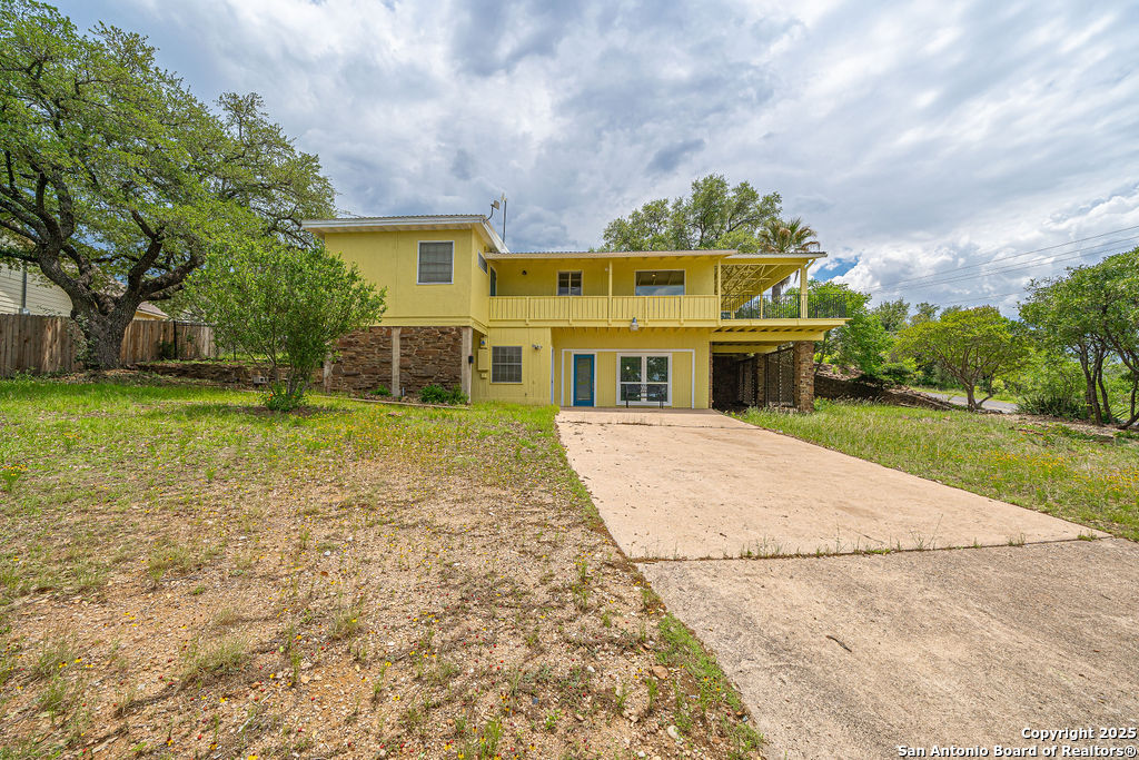 100 Kings Cottonwood Shores TX 78657